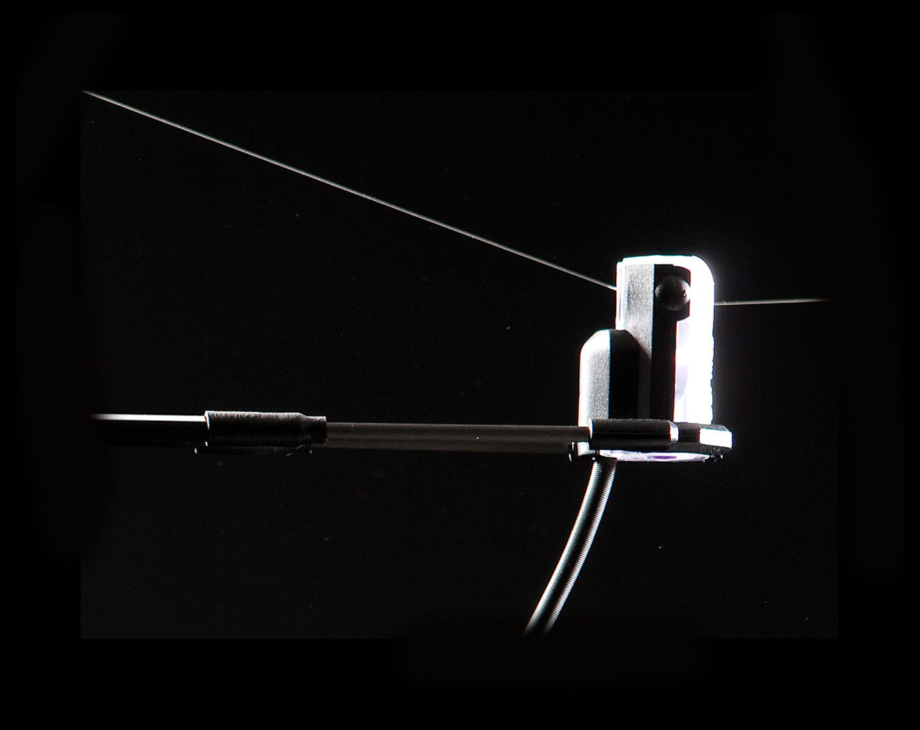 Delkim DuoCarb - Pivoting Hanger Support