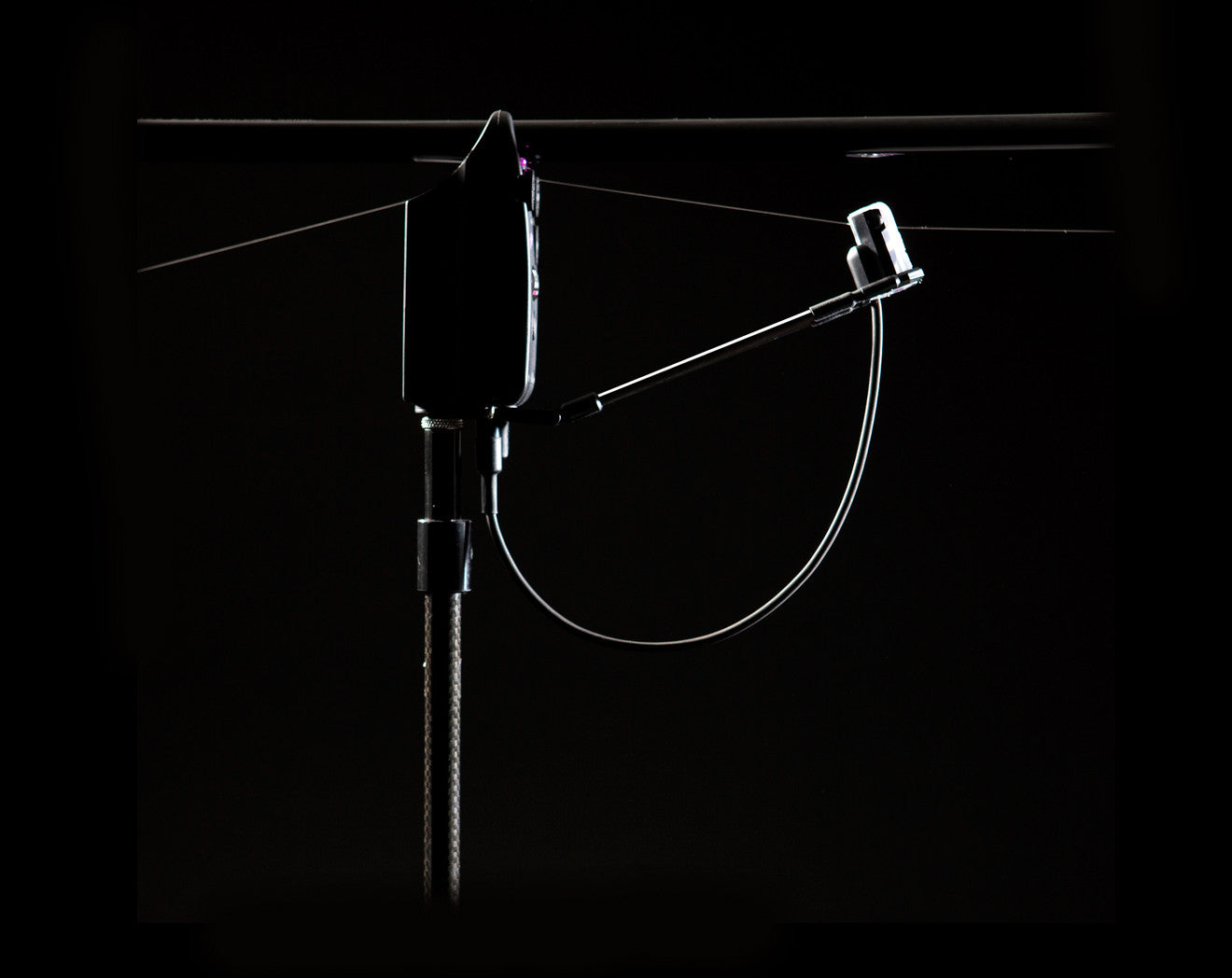 Delkim DuoCarb - Pivoting Hanger Support