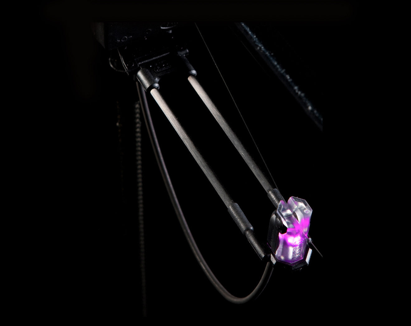 Delkim DuoCarb - Pivoting Hanger Support